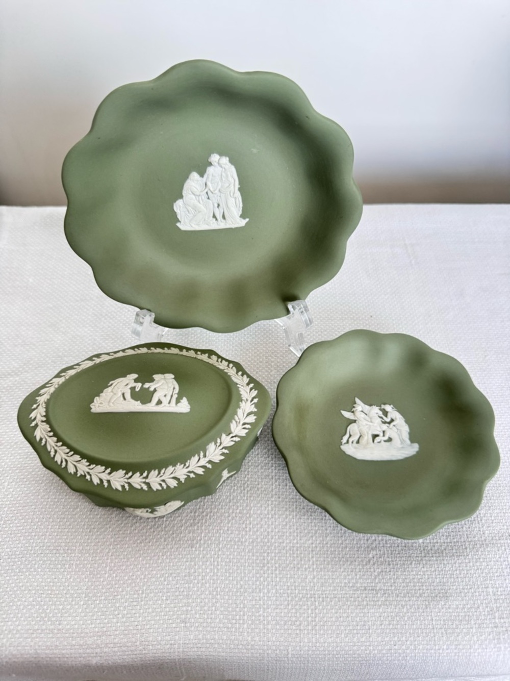 Wedgwood Jasperware Sage Green Vanity Dishes and Trinket Box Scalloped Edge - Picture 2 of 11